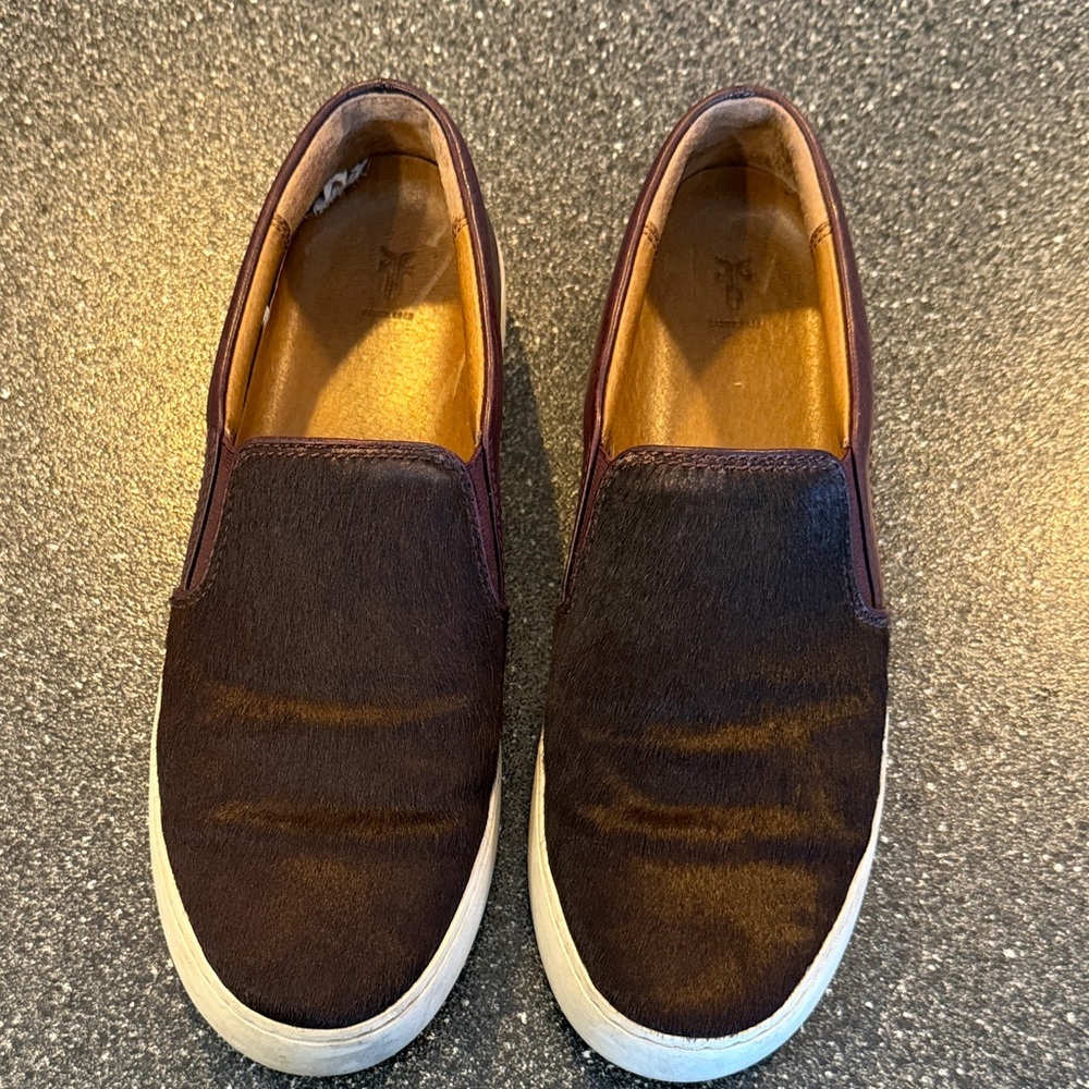 Frye Women’s Leather Cowhide slip on shoes in wine color. Size 8.5.
